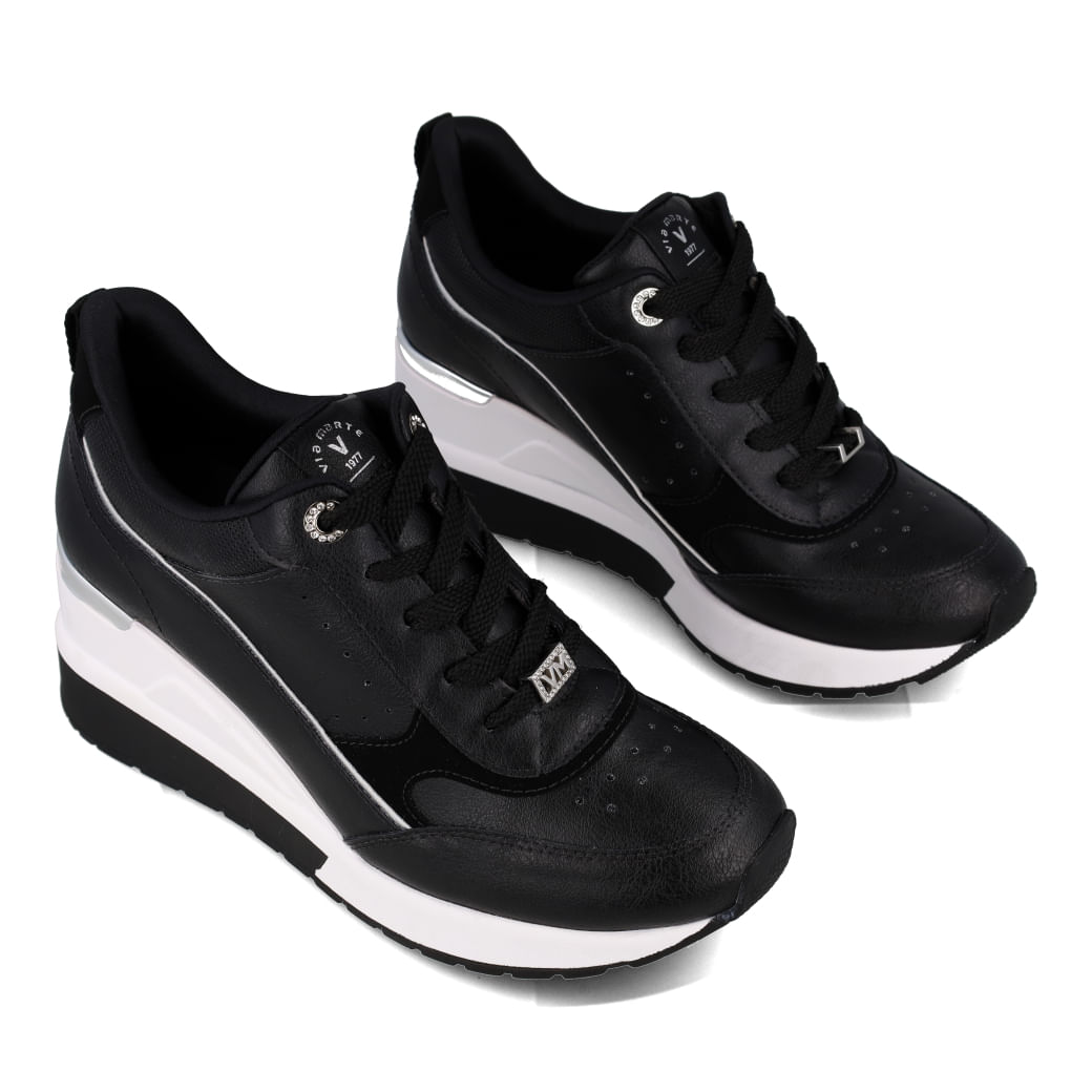Tênis casual feminino Via Marte preto com tabela de numeração